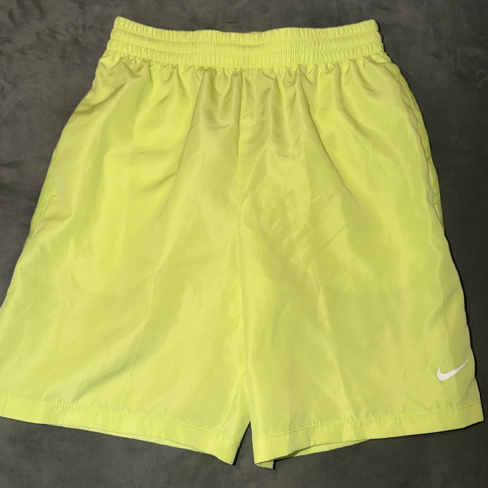 Nike Boys Dri-Fit Standard Fit Shorts Lime Green Sz Large
